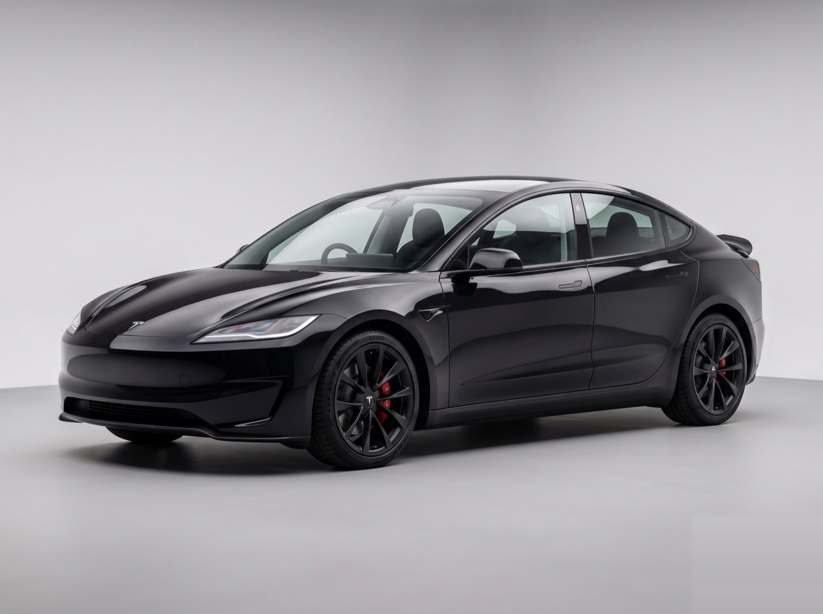 Tesla Model 3 Performance v černé barvě